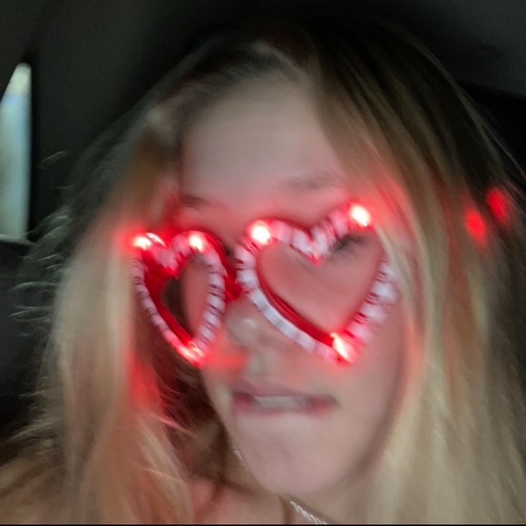 Meet your Posher, Addison - Picture 1 of 1